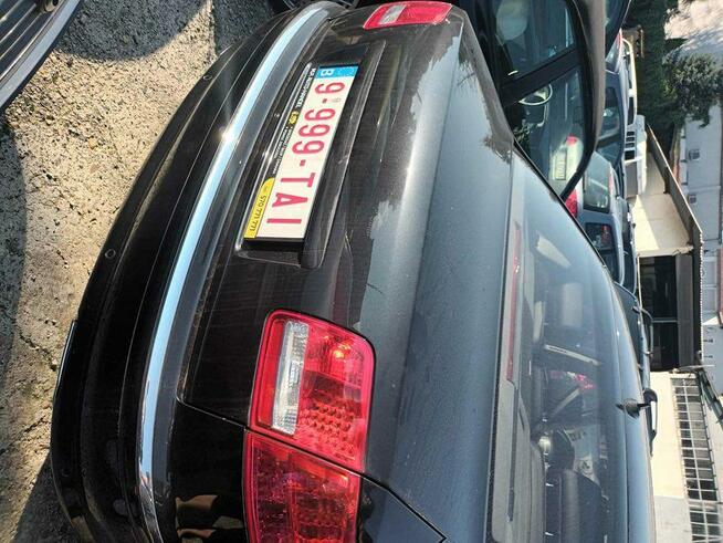 Limuzyna Audi A8 w12