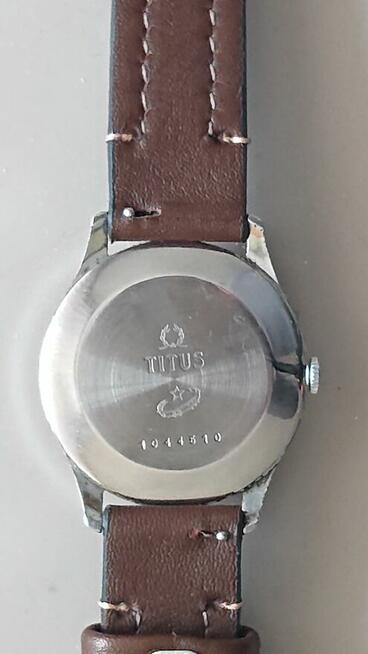 Ponadczasowy zegarek TITUS