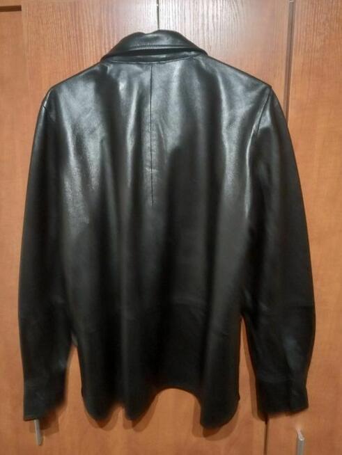 czarna skórzana kurtka