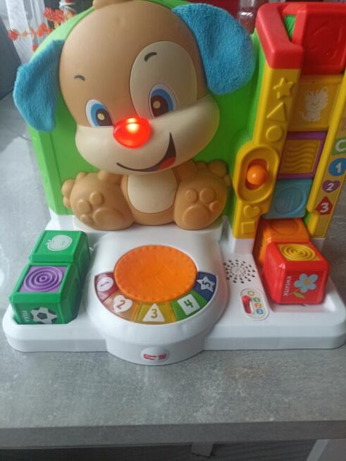 PIESEK FISHER PRICE Z KLOCKAMI
