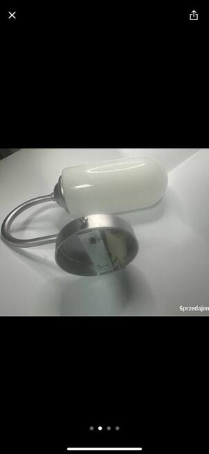 Bardzo ładny kinkiet na ścianie na żarówkę e14 klosz mleczny