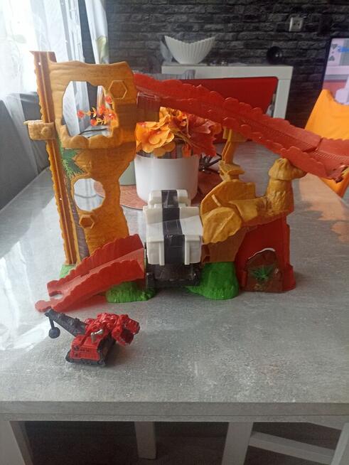 DINOTRUX Z MAKIETĄ