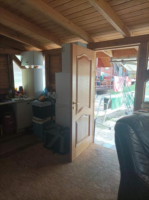 Przyczepa zabudowana z miejscem