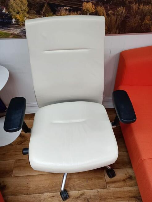 Fotel gabinetowy biały fotele dyrektorskie Profim ONE 11SL