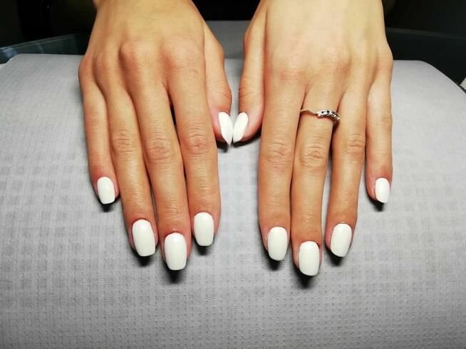 Przedłużanie paznokci , manicure hybrydowy, pedicure