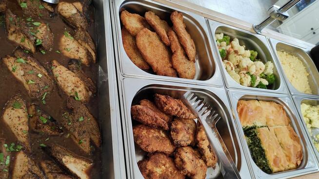 Obiady do firmy dla pracowników w formie bufetu.