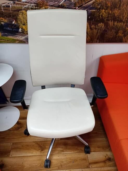 Fotel gabinetowy biały fotele dyrektorskie Profim ONE 11SL