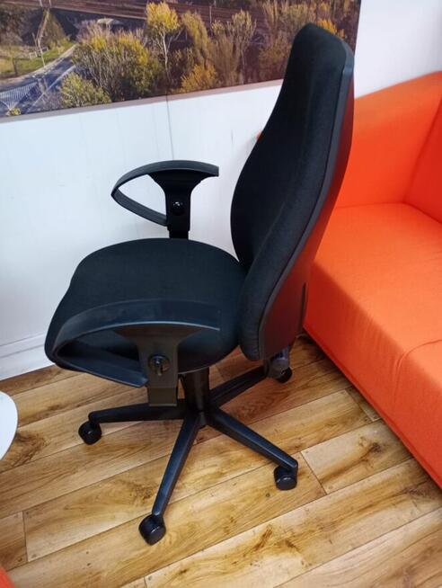 Fotel biurowy obrotowy czarny fotele obrotowe Steelcase