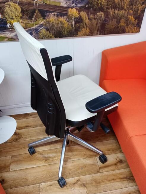 Fotel gabinetowy biały fotele dyrektorskie Profim ONE 11SL