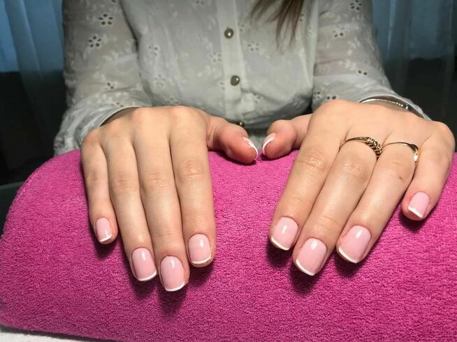 Przedłużanie paznokci , manicure hybrydowy, pedicure