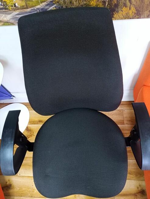 Fotel biurowy obrotowy czarny fotele obrotowe Steelcase