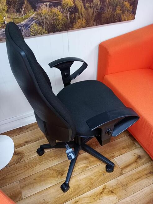 Fotel biurowy obrotowy czarny fotele obrotowe Steelcase