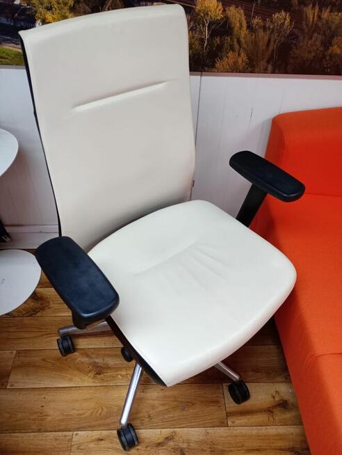 Fotel gabinetowy biały fotele dyrektorskie Profim ONE 11SL