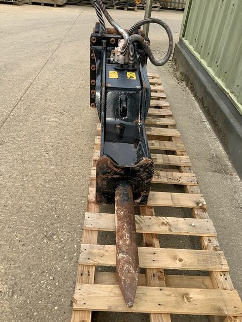 Młot wyburzeniowy JCB HM080T JCB JS 130 145 Koparka 12-18 t