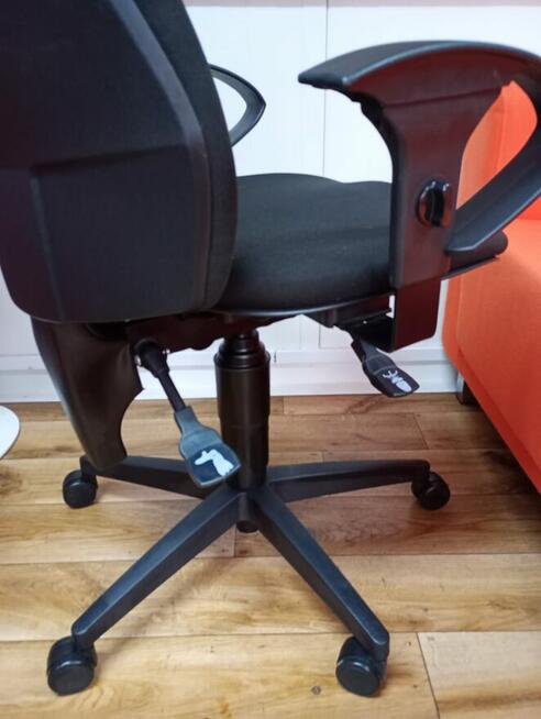 Fotel biurowy obrotowy czarny fotele obrotowe Steelcase