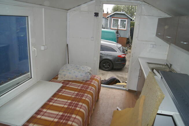 Sprzedam barak na kołach, sprawny, gotowy do użytku.