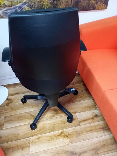 Fotel biurowy obrotowy czarny fotele obrotowe Steelcase