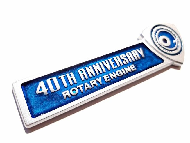 Emblemat Mazda 40th Anniversary Rotary Engine