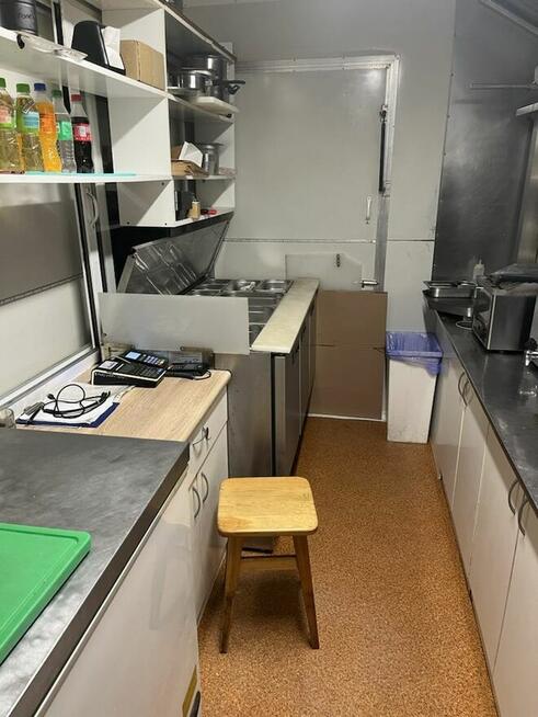 Przyczepa gastronomiczna z pełnym wyposażeniem