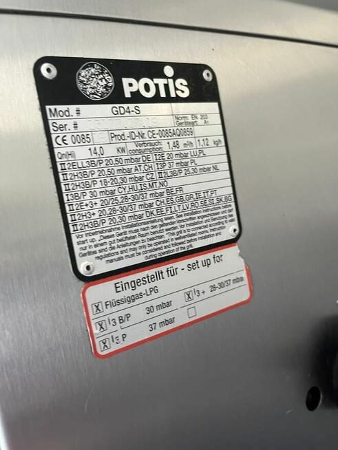 Przyczepa gastronomiczna z pełnym wyposażeniem