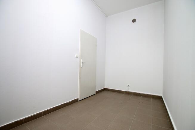 lokal z witryną, dwoma pomieszczeniami gosp.