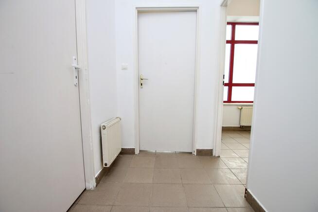 lokal z witryną, dwoma pomieszczeniami gosp.