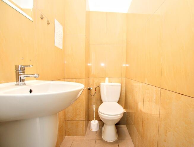 lokal z witryną, dwoma pomieszczeniami gosp.