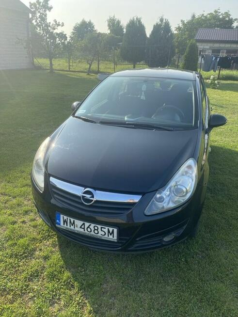 Czarny Opel corsa 2008 1.2