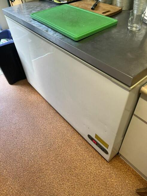 Przyczepa gastronomiczna z pełnym wyposażeniem