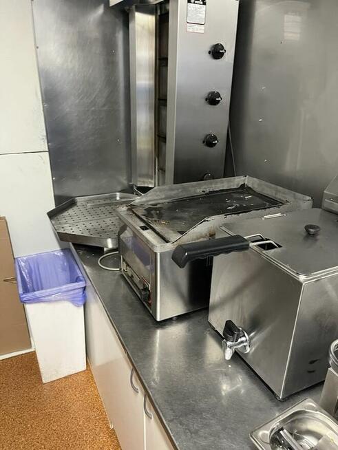 Przyczepa gastronomiczna z pełnym wyposażeniem