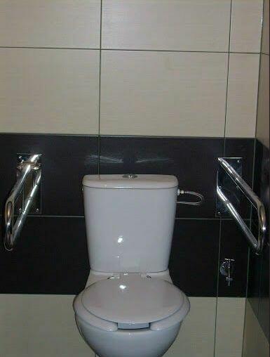 6 pokoi +kuchnia,3 toalety,4 wejścia, brama wjazd na 3 auta