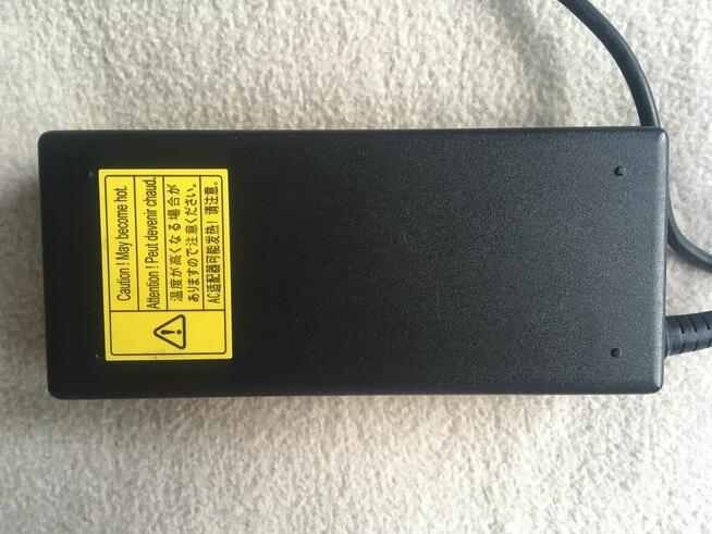 Zasilacz ładowarka TOSHIBA N 17908 V85