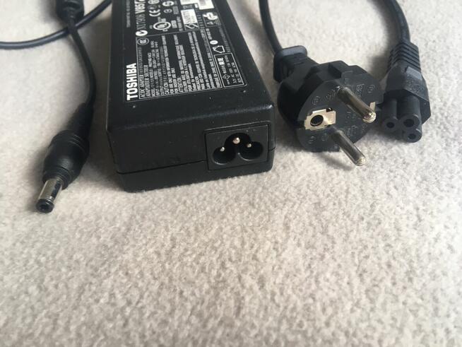 Zasilacz ładowarka TOSHIBA N 17908 V85