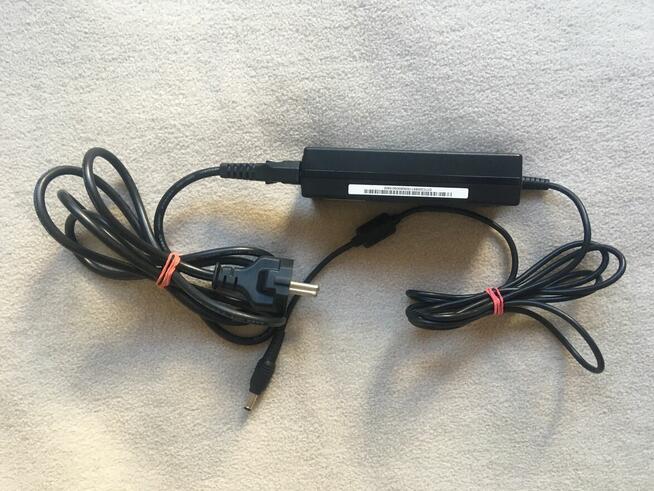 Zasilacz ładowarka TOSHIBA N 17908 V85