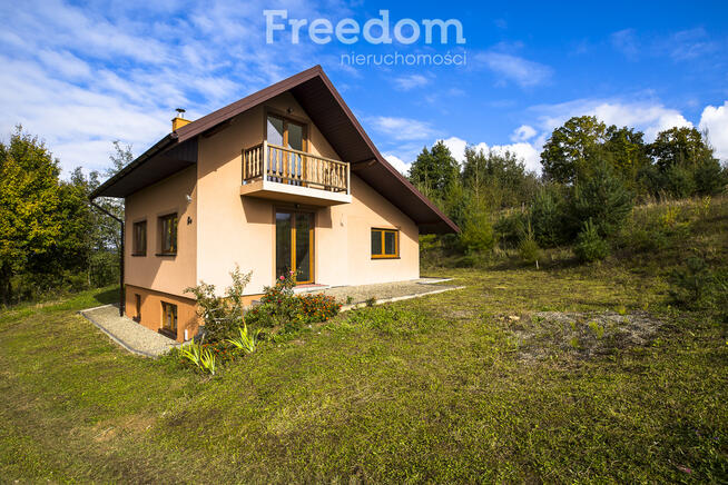 Na górce, z panoramą lasów – dom w Rokszycach