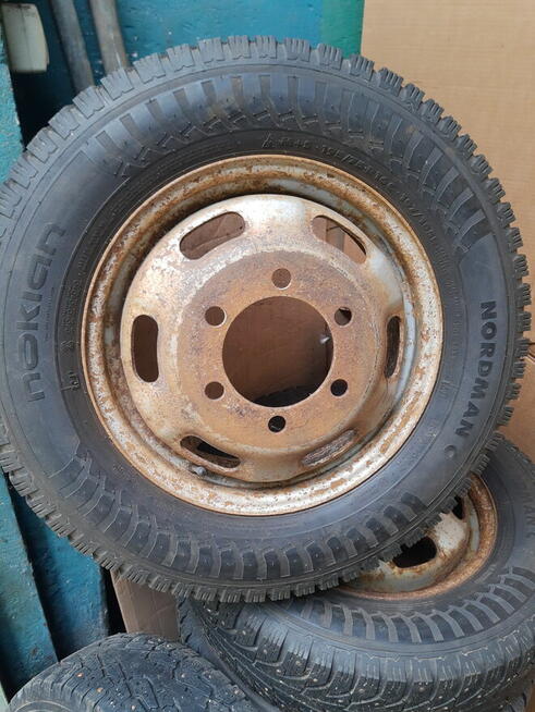 sprzedam koła zimowe kolcowane IVECO