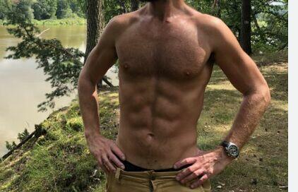 Zadbany 31 latek 193cm wzrostu szuka dojrzałej kobiety