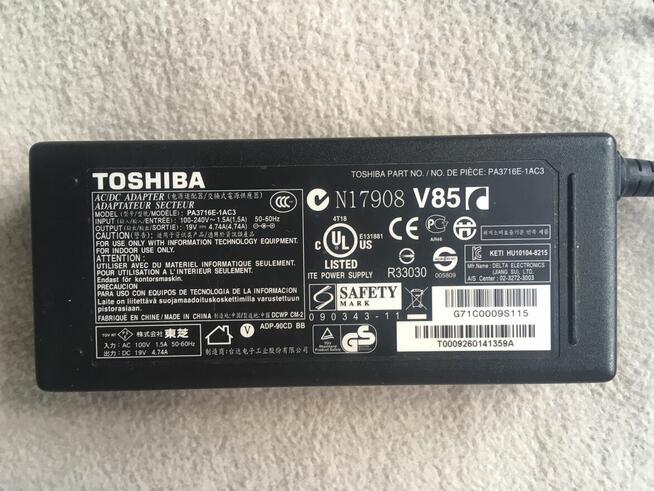 Zasilacz ładowarka TOSHIBA N 17908 V85