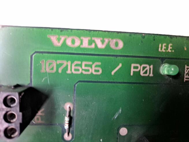 1071656 P01Tablica Płyta Bezpieczników VOLVO FH FM