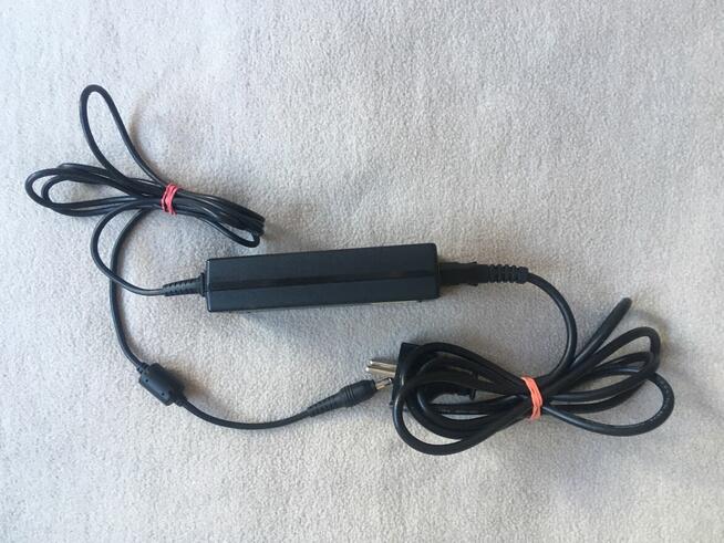 Zasilacz ładowarka TOSHIBA N 17908 V85