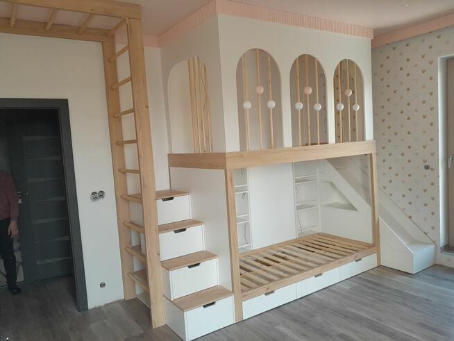 łózka na antresoli