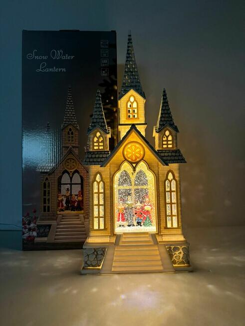 Szopka Bożonarodzeniowa. Duży domek. Kościół. Grający