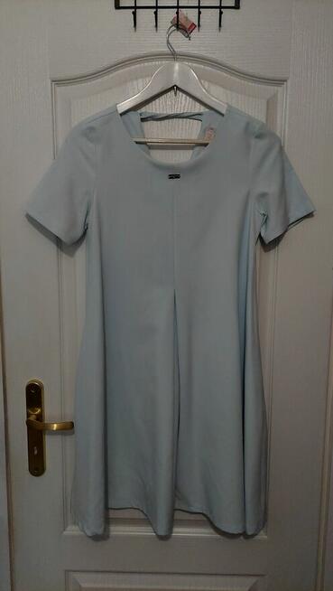 Sukienka Rozmiar S z kieszeniami na bokach błękitna