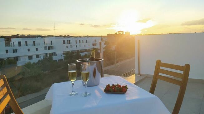 NOWOCZESNE WILLE W VILLAMARTIN