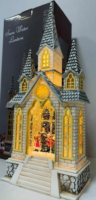 Szopka Bożonarodzeniowa. Duży domek. Kościół. Grający