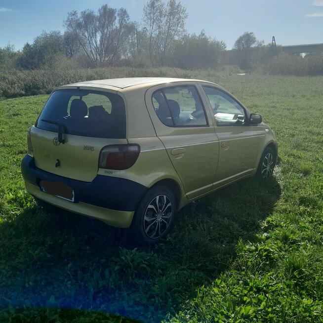 Toyota Yaris 2001, 5 drzwi, dobry stan oszczędna