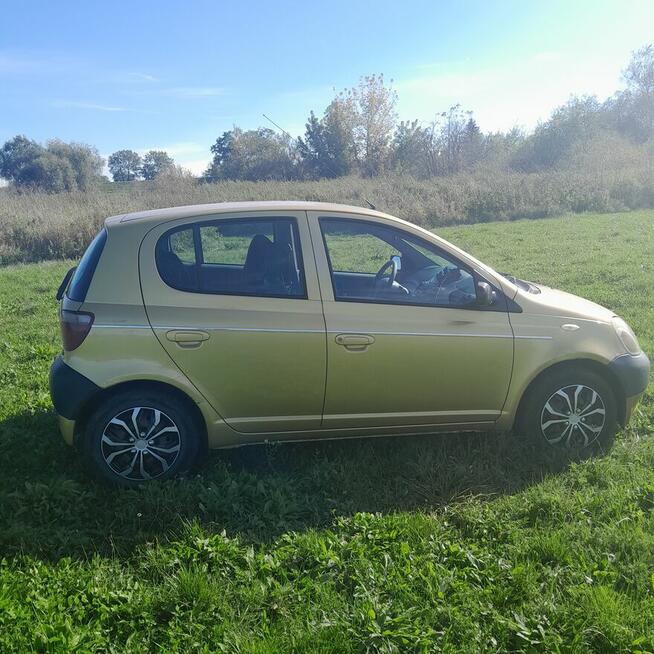 Toyota Yaris 2001, 5 drzwi, dobry stan oszczędna