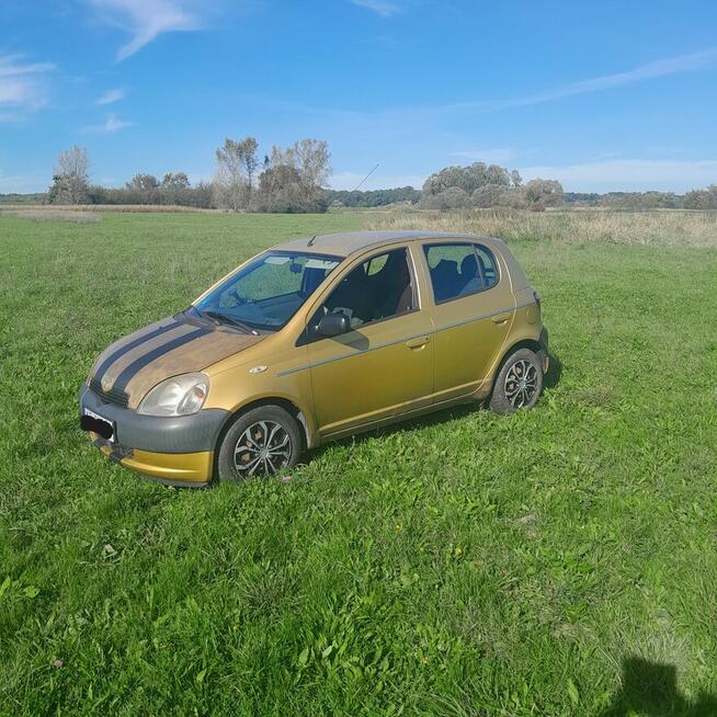 Toyota Yaris 2001, 5 drzwi, dobry stan oszczędna