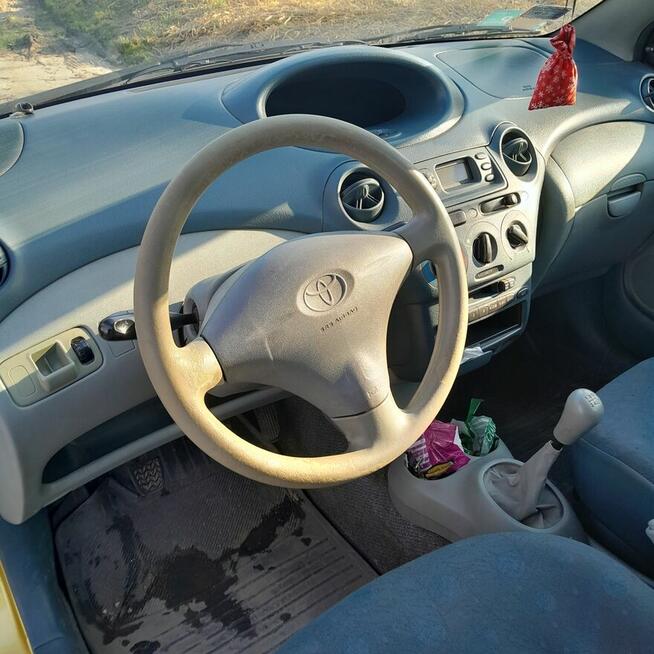 Toyota Yaris 2001, 5 drzwi, dobry stan oszczędna