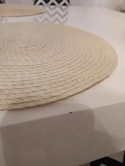 Stylowy nowoczesny stół